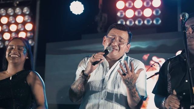 Los Claveles de la Cumbia - Que Se Vaya (En Vivo) смотреть онлайн