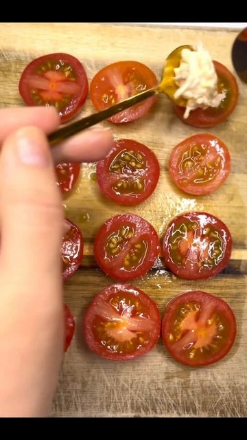 This tomato and zesty cheddar appetizer was made at many parties and get togethers over the years смотреть онлайн