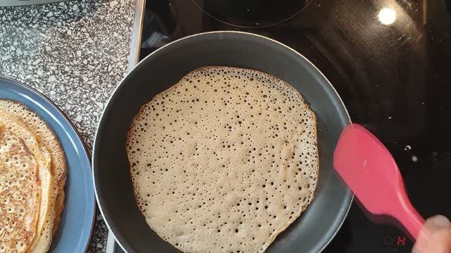 Для тех, кто любит тоненькие и ажурные блинчики смотреть онлайн