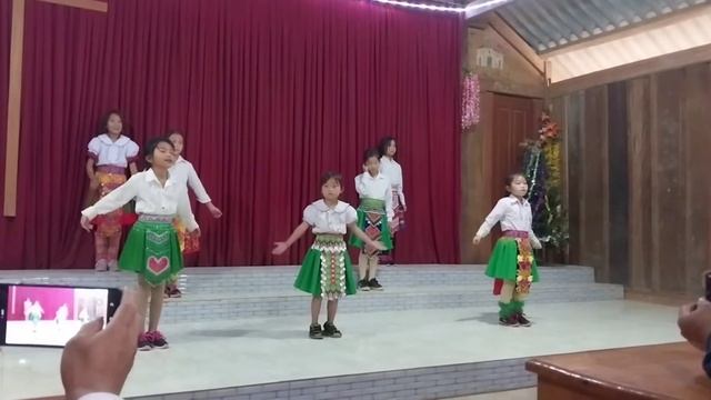 cov miv nyuas ua yeeb yam qhuas vaj tswv xyoo tshab.thov qhuas cov miv nyuas yau смотреть онлайн