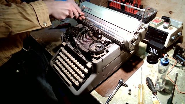 Chapter 1 ~ 1963 Royal FP Service: Teardown смотреть онлайн