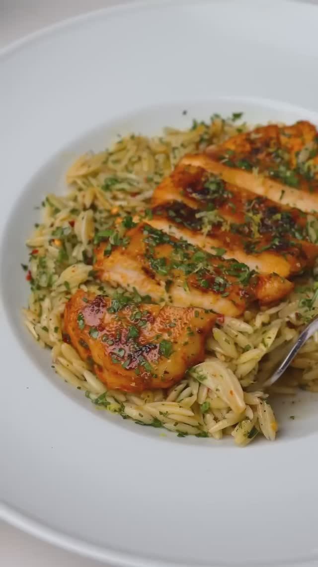 Восхитительное Aglio E Olio: орзо с курицей в паприке! 😋🍝🍗