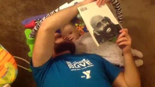 Eric reads Rock 'N' Roll Band смотреть онлайн