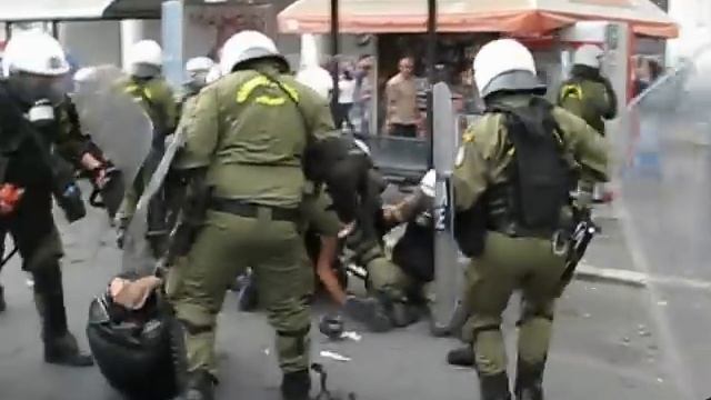 Арести и гол протест на Синтагма смотреть онлайн