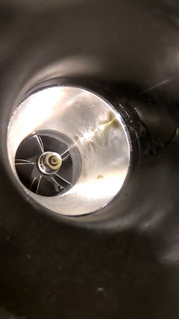 Осмотр крыльчатки турбины. 1.4 TDI BMS смотреть онлайн