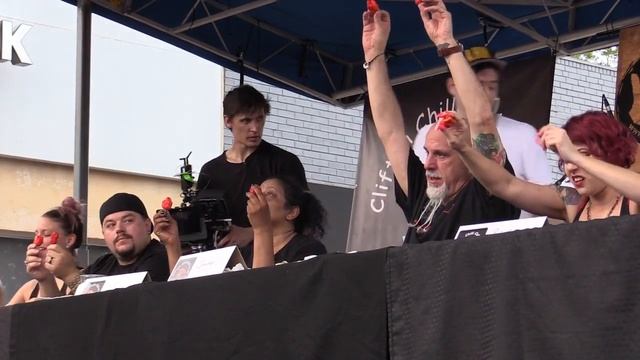 Contestants feel the burn at Fort Mill pepper eating challenge смотреть онлайн
