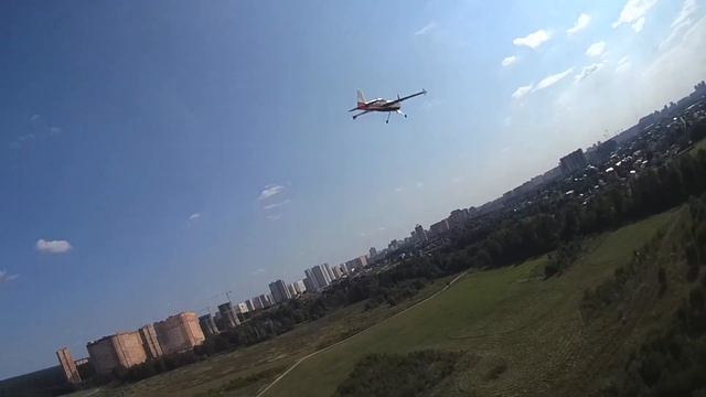 FPV DroneRacing - подлетел близко к самолёту