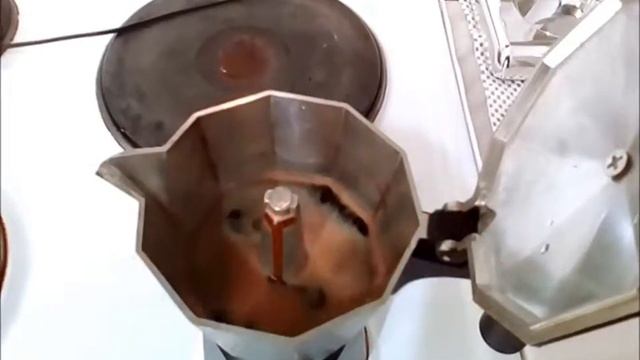 Freddo Cappuccino χρησιμοποιώντας moka pot coffee смотреть онлайн