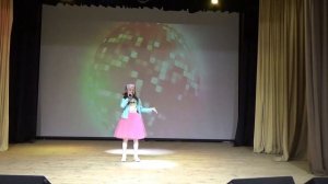 "А мне бы петь и танцевать" (из репертуара Сони Лапшаковой)