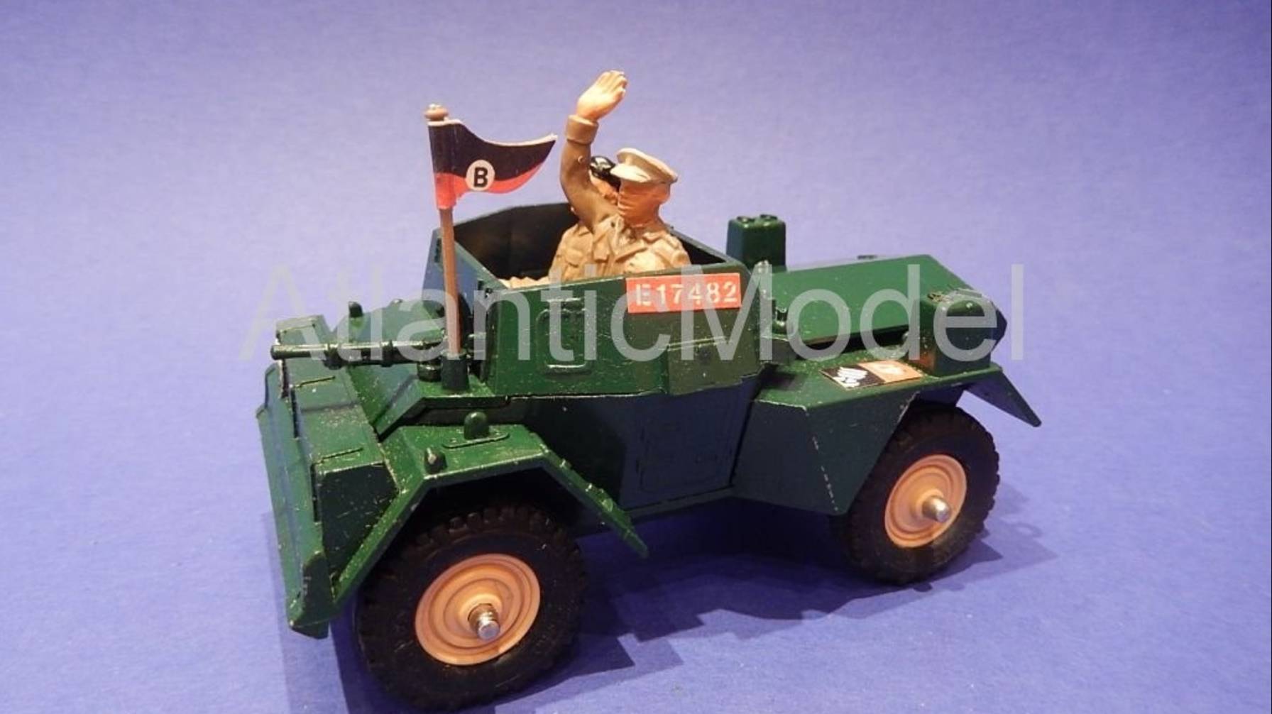 солдатики Britains Британский разведывательный бронеавтомобиль Динго смотреть онлайн