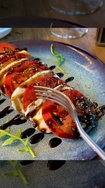 Карэ молодого Ягненка с картошкой Беби и Мацарелла со свежими томатами, просто обьедение. смотреть онлайн