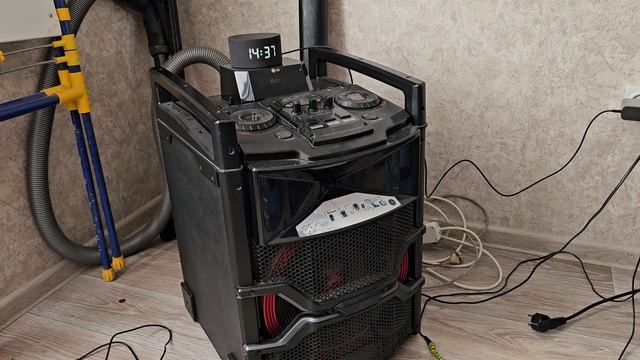 Яндекс станция через aux Алиса через колонки смотреть онлайн