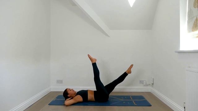 ЙОГА ДЛЯ ПРЕССА СТОЙКИ НА РУКАХ - Разминка Для Мышц Коры Перед Стойкой На Голове, смотреть онлайн