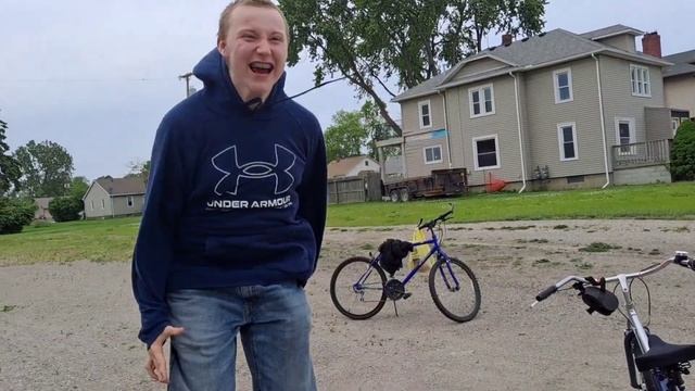 Aiden's Lot Reviews! Monster Mango Loco смотреть онлайн