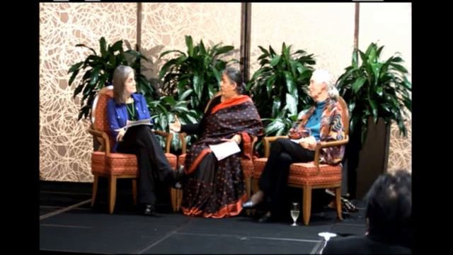 Dr. Jane Goodall & Dr.Vandana Shiva in conversation with Amy Goodman at the IWECI Summit смотреть онлайн