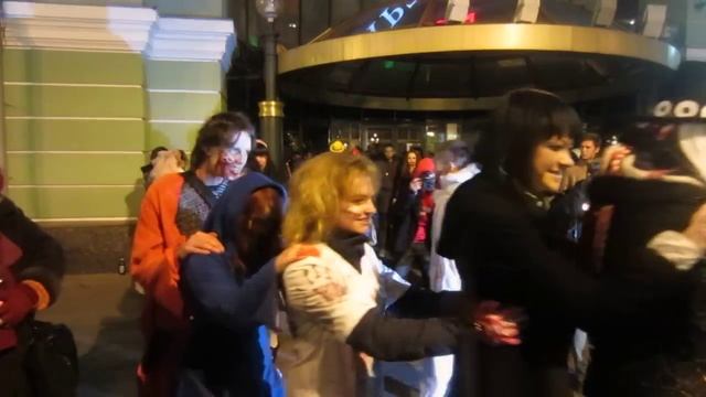 Танец зомби. Зомби-моб в Санкт-Петербурге 27.10.2012 года смотреть онлайн