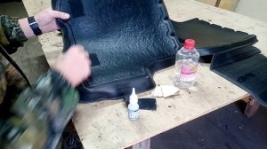 как закрепить автомобильные коврики с помощью липучек.