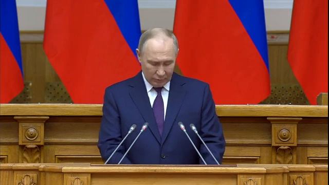 ❗️Владимир Путин встретился с членами Совета законодателей смотреть онлайн