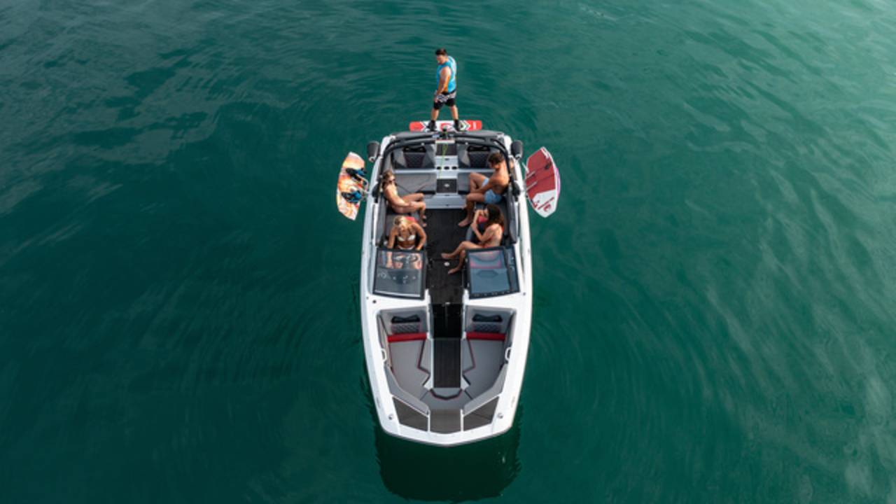 Водометные катера Scarab 2025 модельный год смотреть онлайн