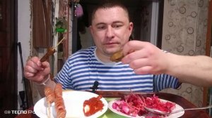 мукбанг/обжор/деликатес/шашлык бычьи яйца,запечённые сосиски,винегрет/