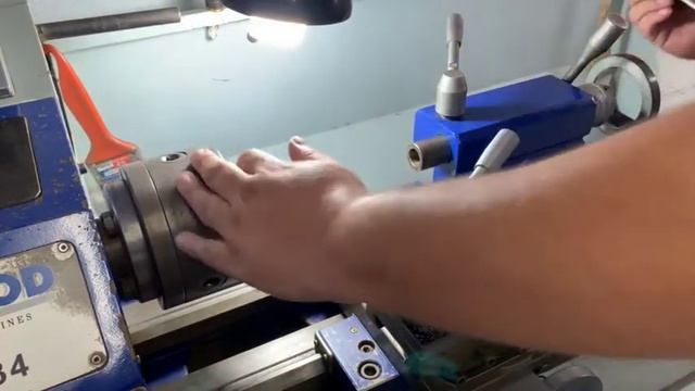 Fazendo Rosca com Macho no torno convencional смотреть онлайн