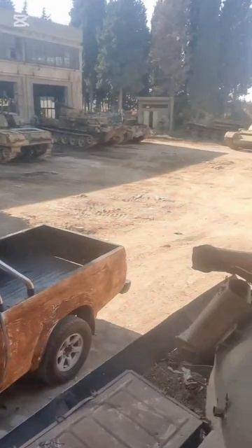 Брошенные сирийские базы хранения с военной техникой_1 смотреть онлайн