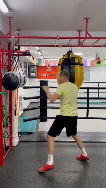 При правильном нанесении двоечки, задняя рука всегда как минимум на 5 см. летит дальше передней. смотреть онлайн