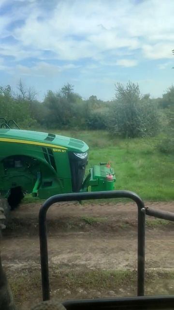 Два John Deere переезд на другое поле смотреть онлайн