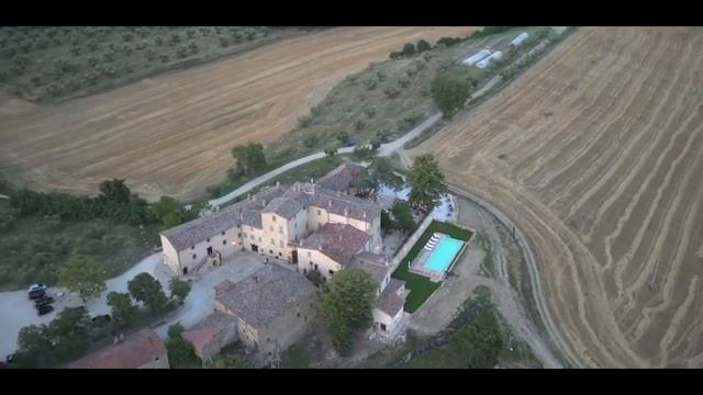 Borgo Colognola, summer in Umbria смотреть онлайн