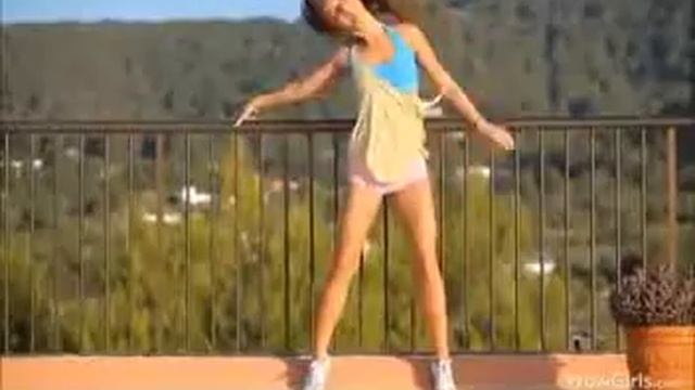 This Euro Babe Has the Moves and Body ! смотреть онлайн
