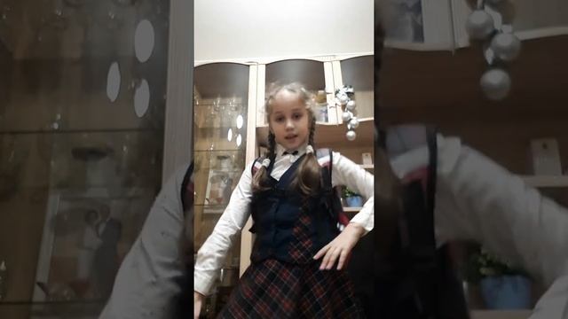 показываю свои наряды смотреть онлайн