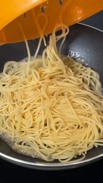 Простой и очень вкусный рецепт пасты «качо э пепе»  Подробности рецепта в инсте: Krav_cook