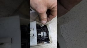 как снять ручку задней двери на фольцваген TOUAREG 2013 года