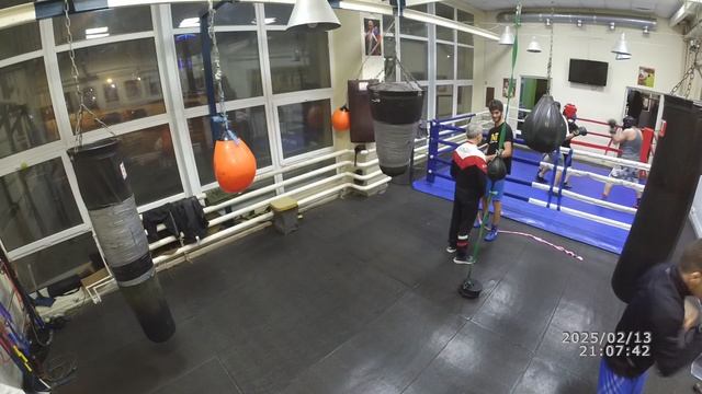 Мирный воин разминка. Ребята боксируют. смотреть онлайн