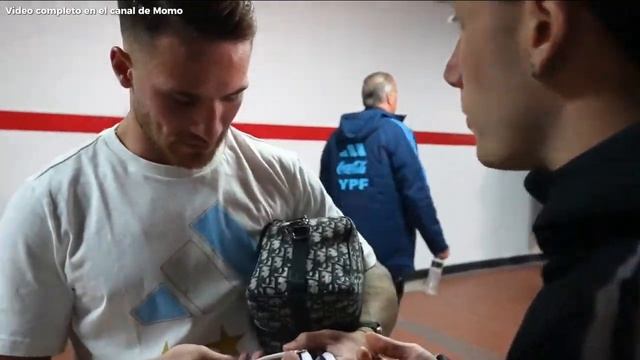 Alexis Mac Allister con el Momo, le entrega los auris de virgo смотреть онлайн