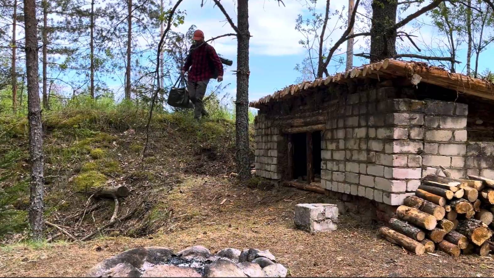 Строительство долговременного укрытия в лесу из старого заброшенного бункера. Бушкрафт в диком лесу! смотреть онлайн