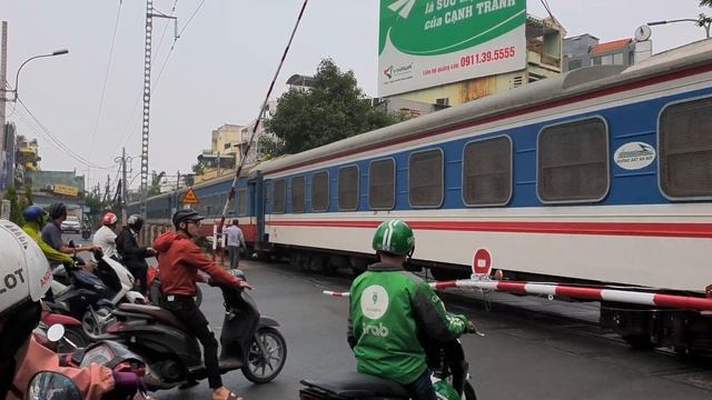 Train SE23 Hanoi - Saigon arriving Ho Chi Minh City (2020) смотреть онлайн