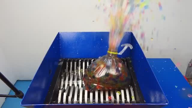 ИЗМЕЛЬЧАЕМ ЗАМОРОЖЕННОЕ МЕДОВОЕ ЖЕЛЕ! ПОТРЯСАЮЩЕЕ ВИДЕО! смотреть онлайн