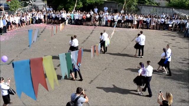 Вальс випускників Свалявської ЗОШ І-ІІІ ст. №3 смотреть онлайн