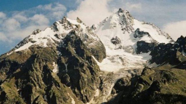 В суету городов и в потоки машин возвращаемся мы — просто некуда деться... Владимир Высоцкий...