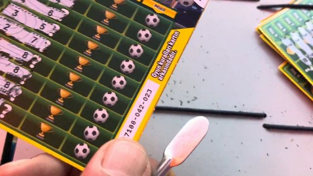 We are scratching Golden Goal Scratch Cards. 1 Deck is Worth 6 Thousand TL! Jackpot 8 MILLION смотреть онлайн