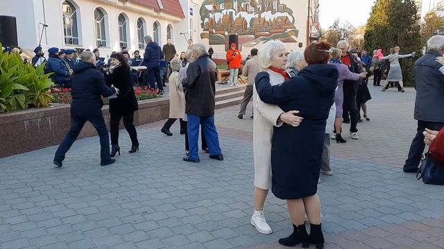 С Весной Всё Расцветает И Танцует, И Играет! смотреть онлайн