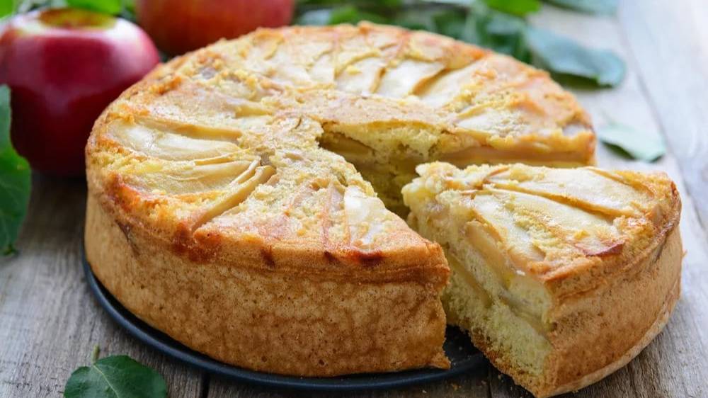 Шарлотка в духовке с яблоками смотреть онлайн