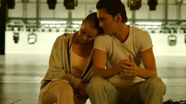 Max and Lena || Find Me in Paris смотреть онлайн