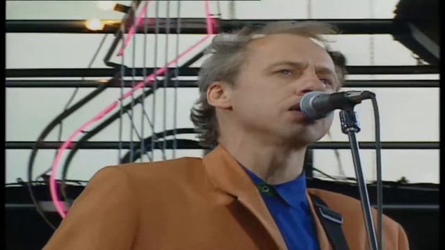 Mark Knopfler and Eric Clapton Money for Nothing @ Knebworth [60fps] смотреть онлайн