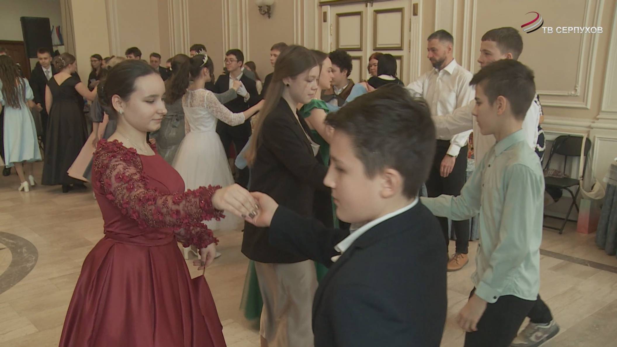 В Серпухове прошёл ежегодный Сретенский бал смотреть онлайн