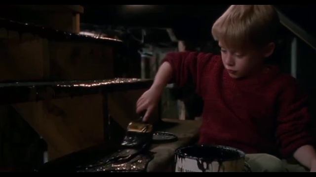 Кевин Маккаллистер готовит ловушки под музыку из "Брата" смотреть онлайн