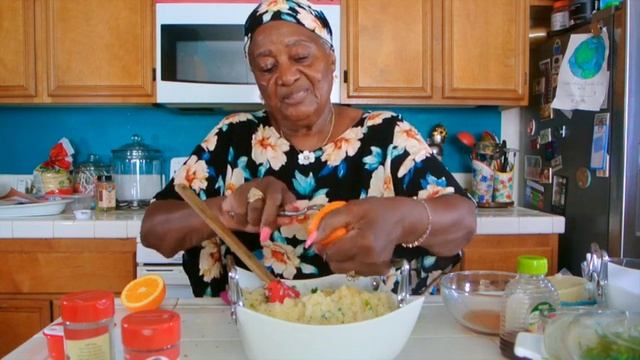 SUMMERTIME GRILLED CHICKEN W/ A SIDE OF CILANTRO CAULIFLOWER AND TOMATO SALAD