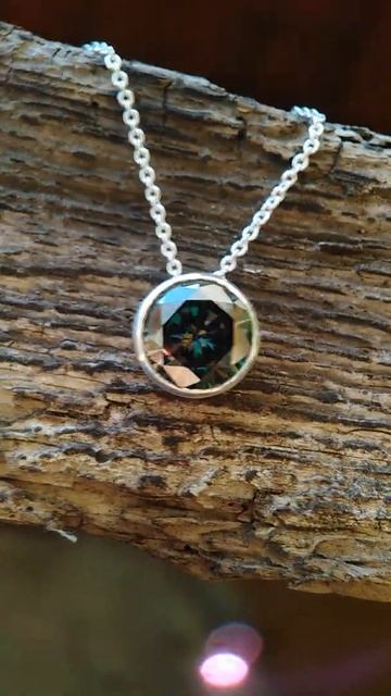 Кулон бегунок с бирюзовым бриллиантом смотреть онлайн