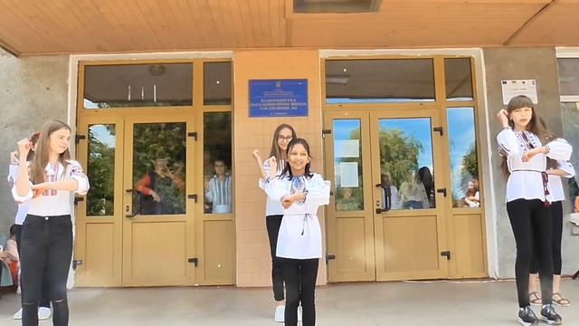 Свято танцю в Надвірнянській школі №3. День Вишиванки Надвірна 2018 смотреть онлайн